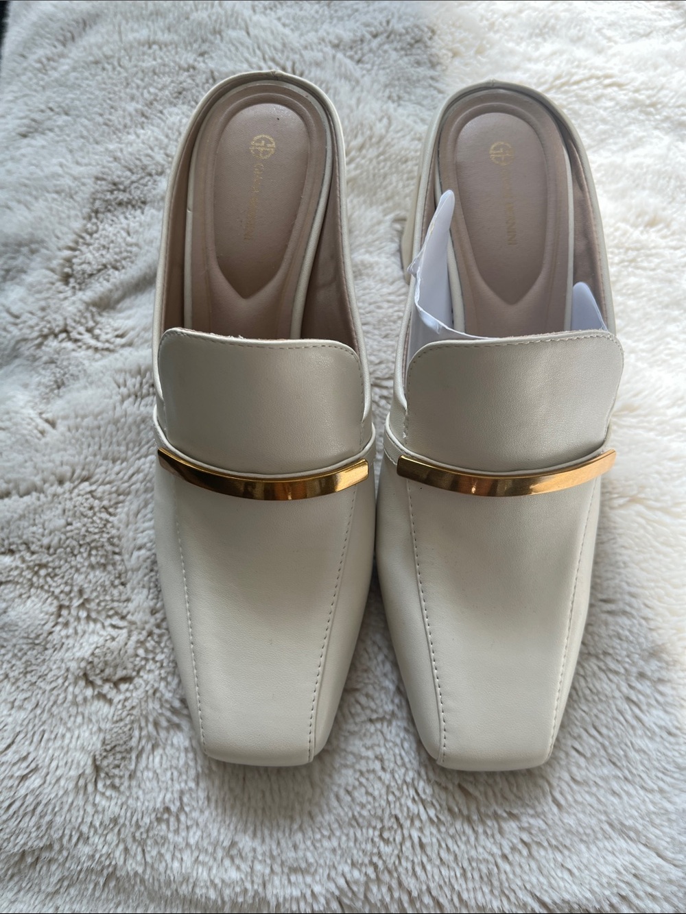 Gianni Bernini Elegant Snip Toe  Cream Mules. Sz-7